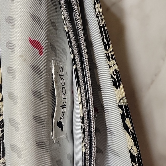 Sakroots Black and Beige Patterned Wallet - Picture 13 of 15